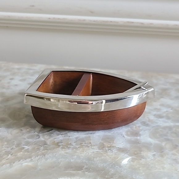 Silver and Brown Elegant Wooden and Metal Boat-Shaped Spice Dish with Spoon - Picture 2 of 3